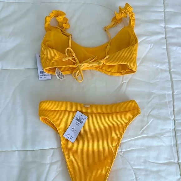 Hollister yellow bikini - Picture 3 of 4